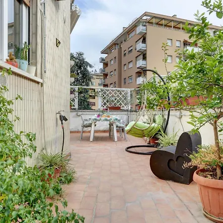 Delizioso Attico Con Terrazzo Apartamento